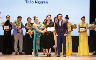 Tôn vinh hoa hậu Thảo Nguyên đạt top 20 Doanh nhân thành đạt Việt Nam